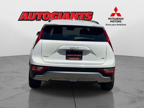 Snow White Pearl 2023 Kia Niro Touring