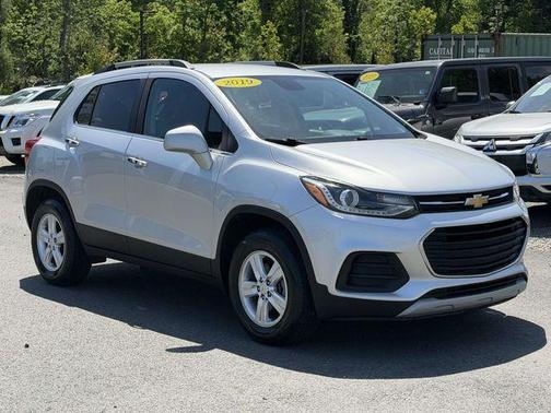 Silver Ice Metallic 2019 Chevrolet Trax LT