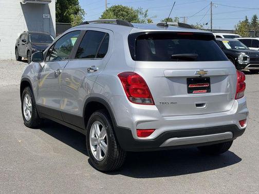 Silver Ice Metallic 2019 Chevrolet Trax LT