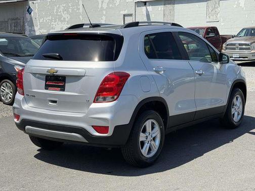Silver Ice Metallic 2019 Chevrolet Trax LT