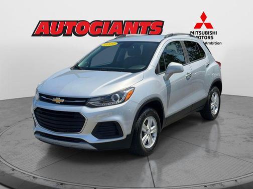 Silver Ice Metallic 2019 Chevrolet Trax LT