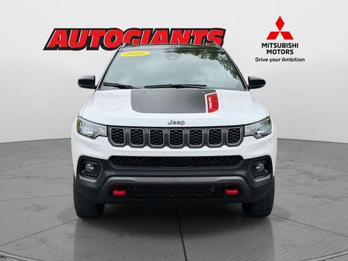 Bright White Clearcoat 2025 Jeep Compass Trailhawk