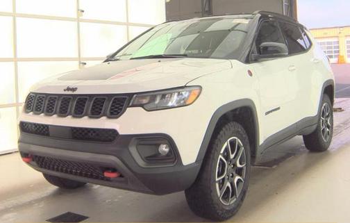 Bright White Clearcoat 2025 Jeep Compass Trailhawk