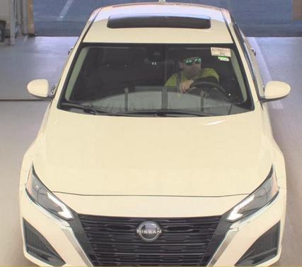 Pearl White Tricoat 2023 Nissan Altima 2.5 SV