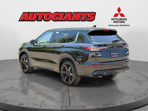 Black Diamond 2026 Mitsubishi Outlander LE S-AWC