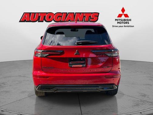 Red Diamond 2026 Mitsubishi Outlander LE