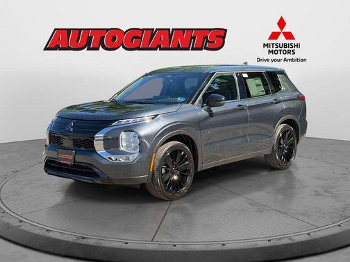 Graphite Gray 2026 Mitsubishi Outlander LE