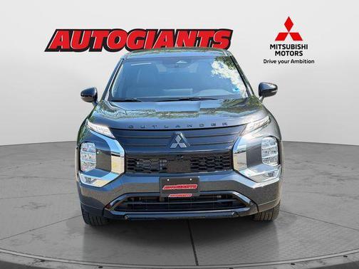 Graphite Gray 2026 Mitsubishi Outlander LE