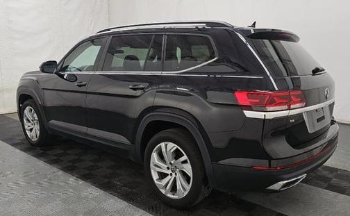 Deep Black 2022 Volkswagen Atlas 2.0T SE w/Technology 4MOTION