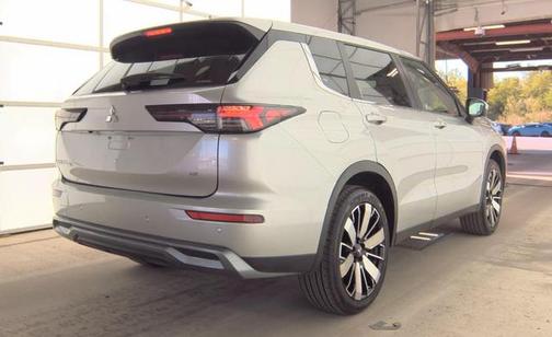 Alloy Silver Metallic 2025 Mitsubishi Outlander SE 2.5 S-AWC