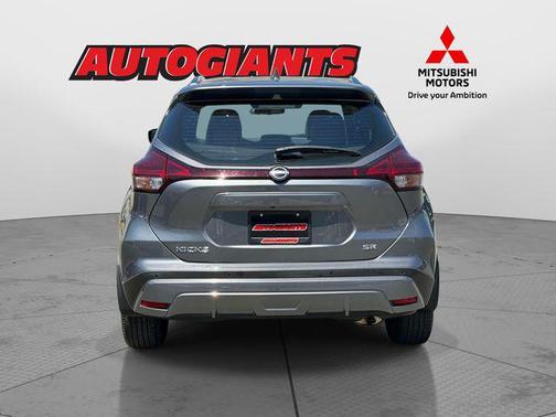 Gun Metallic 2023 Nissan Kicks SR