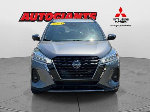 Gun Metallic 2023 Nissan Kicks SR