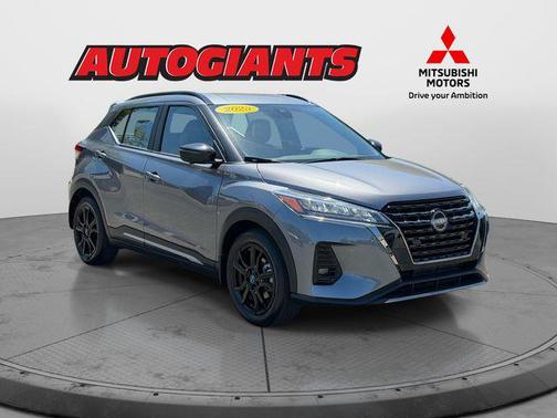 Gun Metallic 2023 Nissan Kicks SR