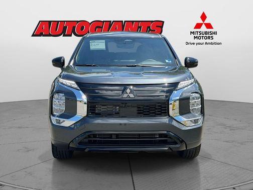 Graphite Gray 2026 Mitsubishi Outlander LE