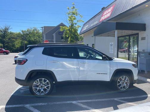 Bright White Clearcoat 2025 Jeep Compass Limited
