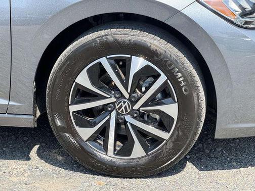 Platinum Gray Metallic 2024 Volkswagen Jetta 1.5T S
