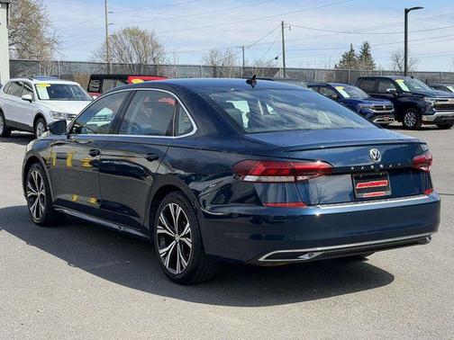 2022 Volkswagen Passat 2.0T SE