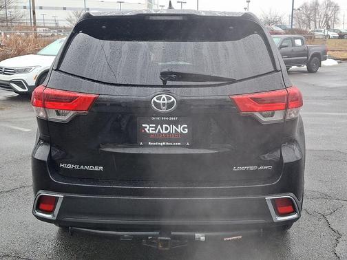 Midnight Black Metallic 2019 Toyota Highlander Limited Platinum