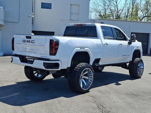 White Frost Tricoat 2022 GMC Sierra 2500 Denali