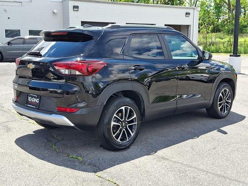 Mosaic Black Metallic 2025 Chevrolet Trailblazer LT