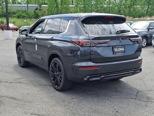 Graphite Gray 2026 Mitsubishi Outlander LE S-AWC