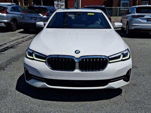 Alpine White 2022 BMW 530 i xDrive