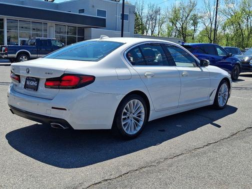 Alpine White 2022 BMW 530 i xDrive