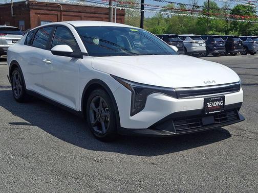Snow White Pearl 2025 Kia K4 LXS