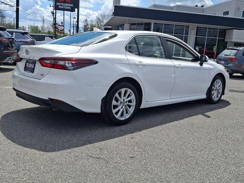 Ice Cap 2024 Toyota Camry LE