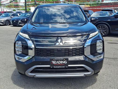 Black 2025 Mitsubishi Outlander SE S-AWC