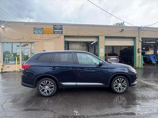 2017 Mitsubishi Outlander ES