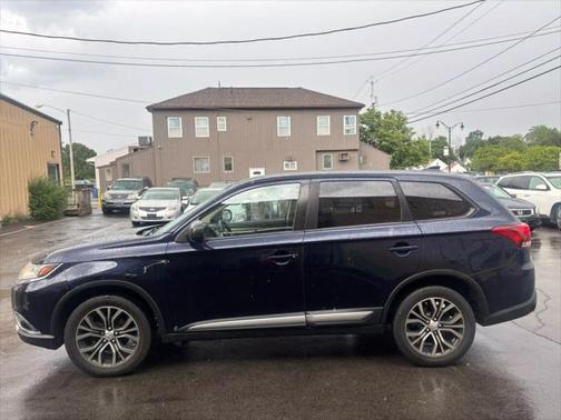 2017 Mitsubishi Outlander ES