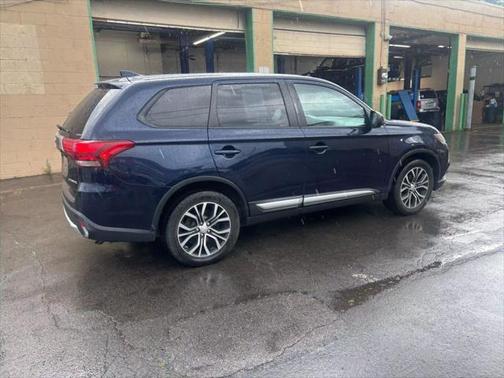 2017 Mitsubishi Outlander ES