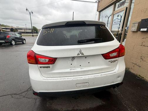 White 2015 Mitsubishi Outlander Sport ES