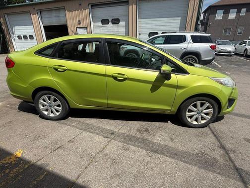 Green 2013 Ford Fiesta SE