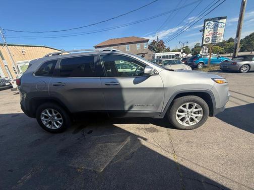2016 Jeep Cherokee Sport