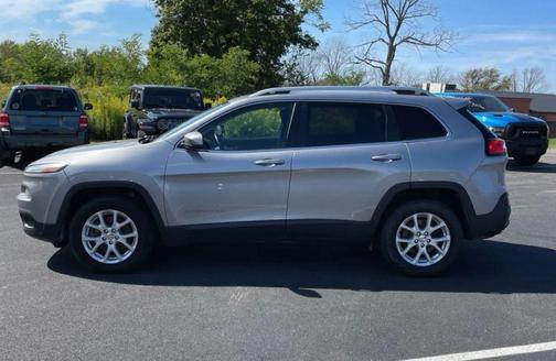 2016 Jeep Cherokee Sport