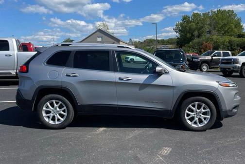 2016 Jeep Cherokee Sport