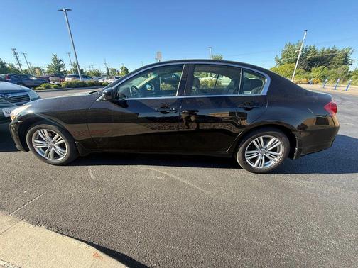 Black 2013 INFINITI G37x Base