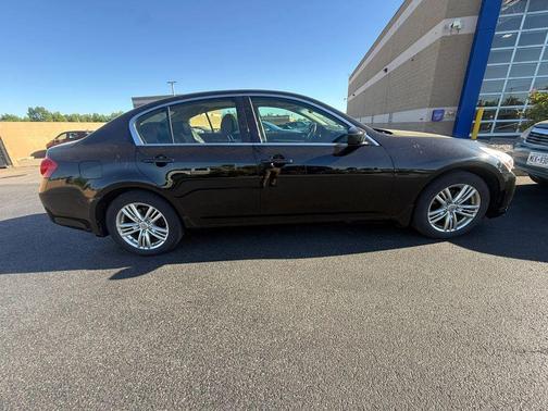 Black 2013 INFINITI G37x Base
