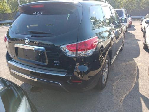 Black 2014 Nissan Pathfinder SV