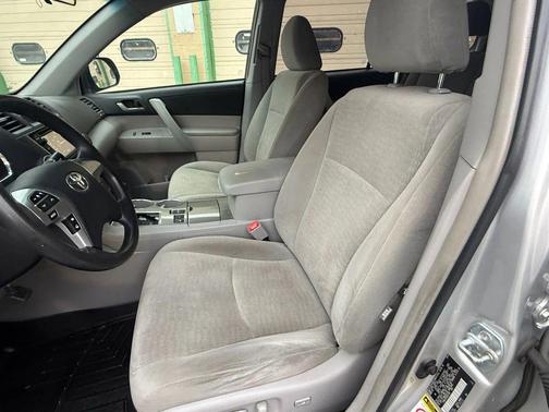 2013 Toyota Highlander SE