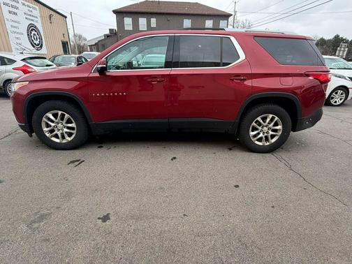 Red 2018 Chevrolet Traverse LT Cloth