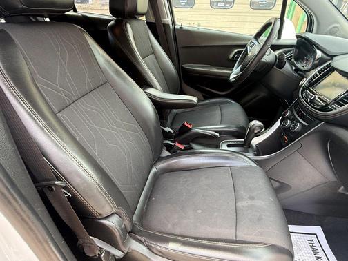 White 2017 Chevrolet Trax LT