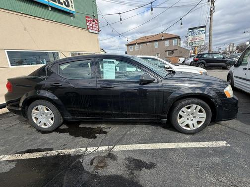 Black 2013 Dodge Avenger SE