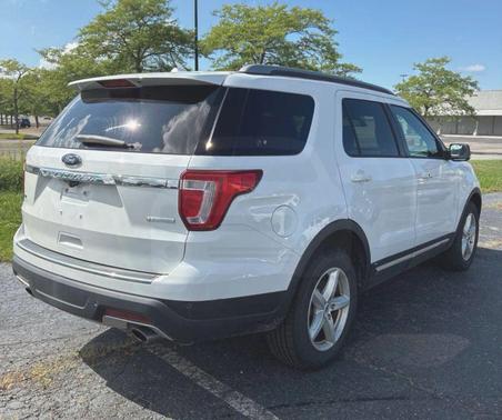 White 2018 Ford Explorer XLT