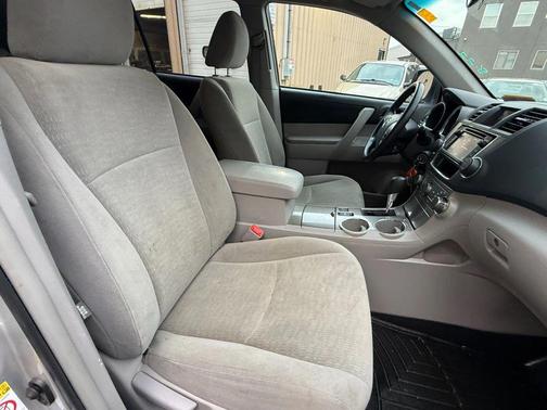 2013 Toyota Highlander SE