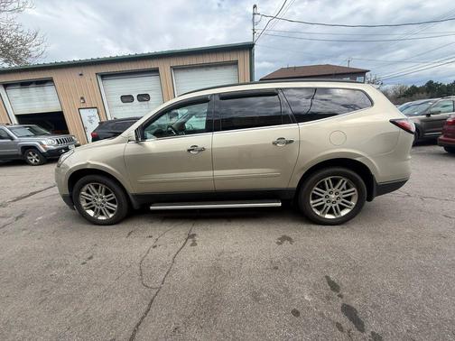 Gold 2015 Chevrolet Traverse 1LT