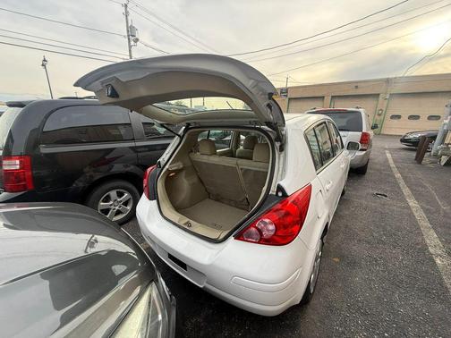 White 2011 Nissan Versa 1.8 S
