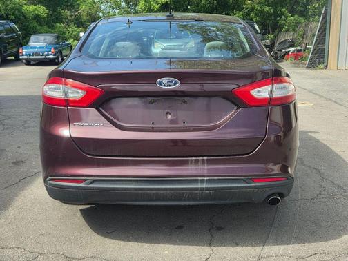 Burgundy 2013 Ford Fusion SE